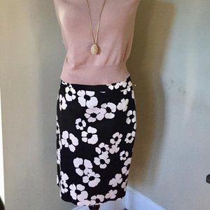 ANN TAYLOR  Pencil Skirt, Black/White Happy Blooms